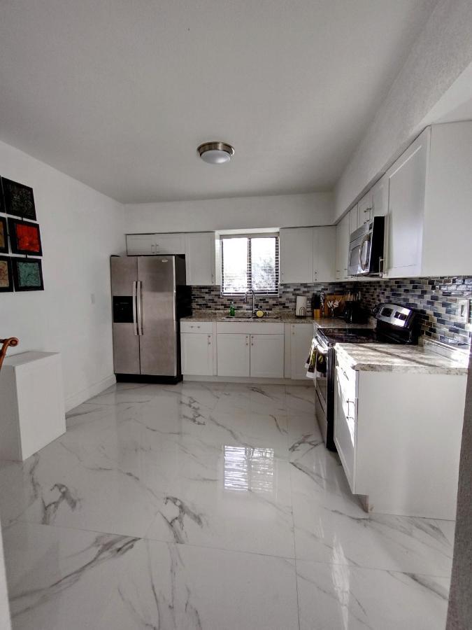 Cheerful 3-Bedroom Home /Ac+ Free Parking North Miami Beach Exterior photo